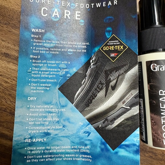 Gore-tex zipper pouch with footwear care kit, including brush, new - Picture 3 of 8